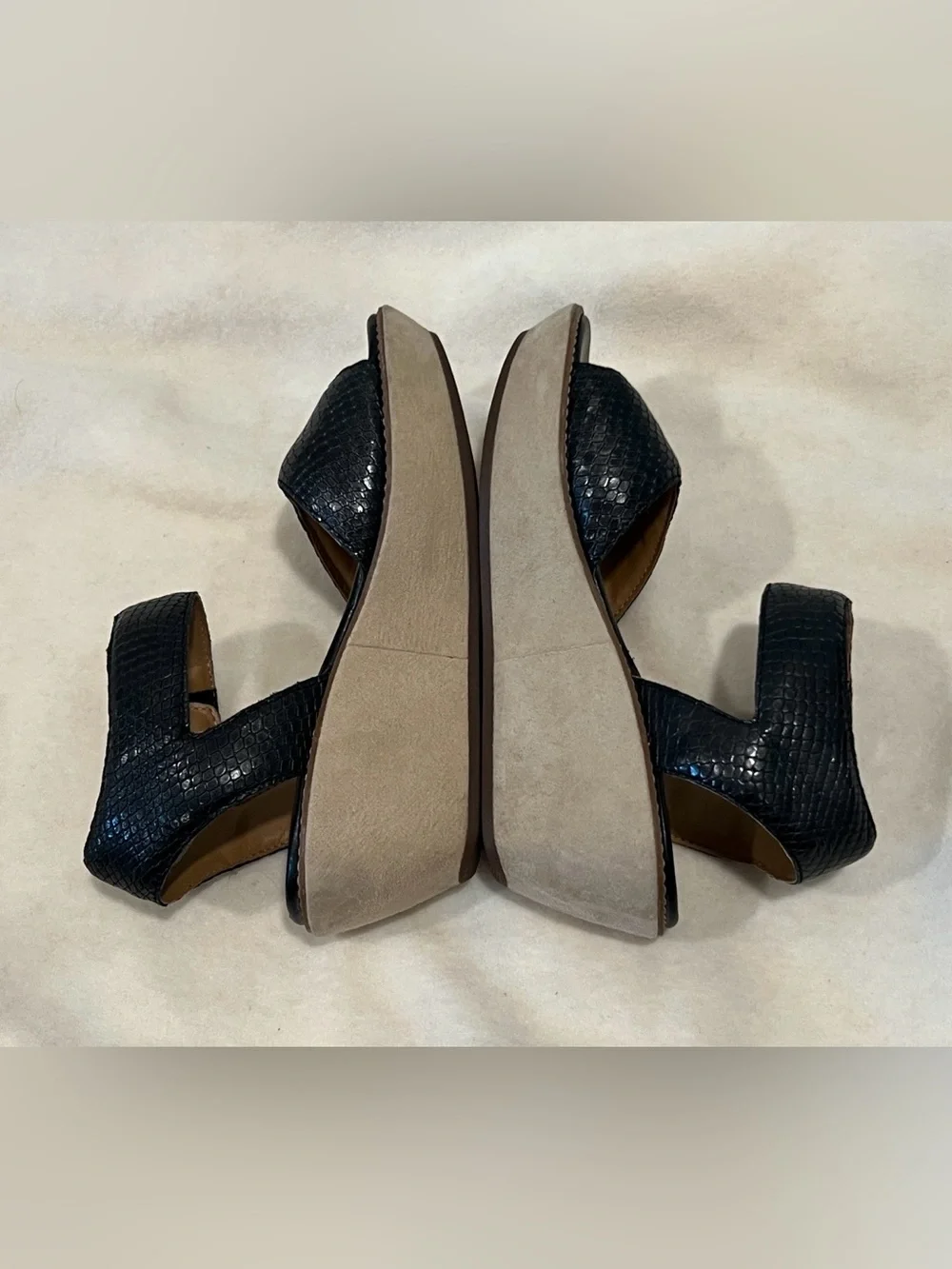 Clarks comfortable wedge